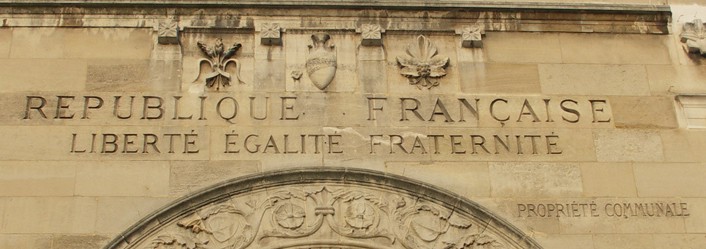 14 juillet 1880 : apparition de la devise Liberté, Égalité, Fraternité sur les frontons de toutes les institutions publiques françaises.